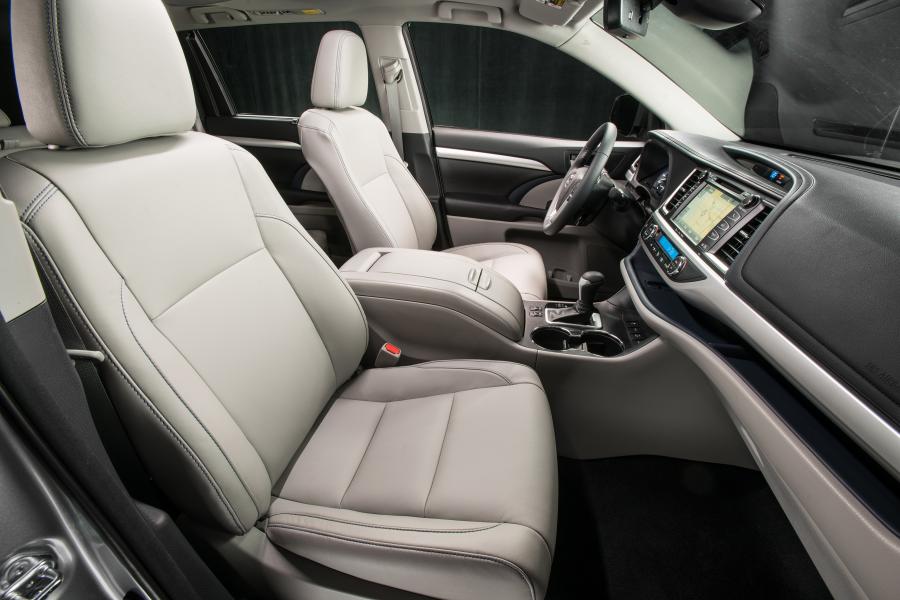 Интерьер Toyota Highlander XLE 2016 года  (фото 12 из 18)